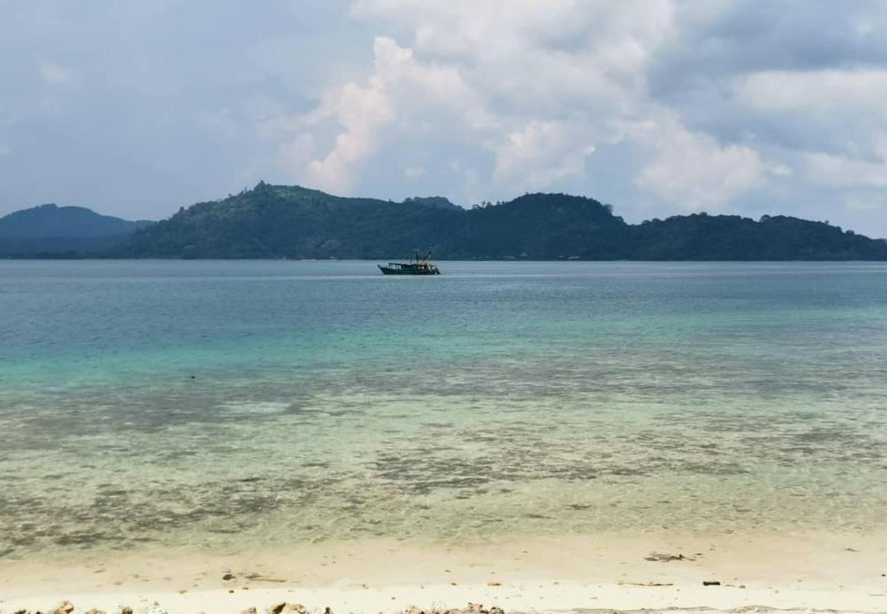 Santiri Island Resort Semporna Extérieur photo